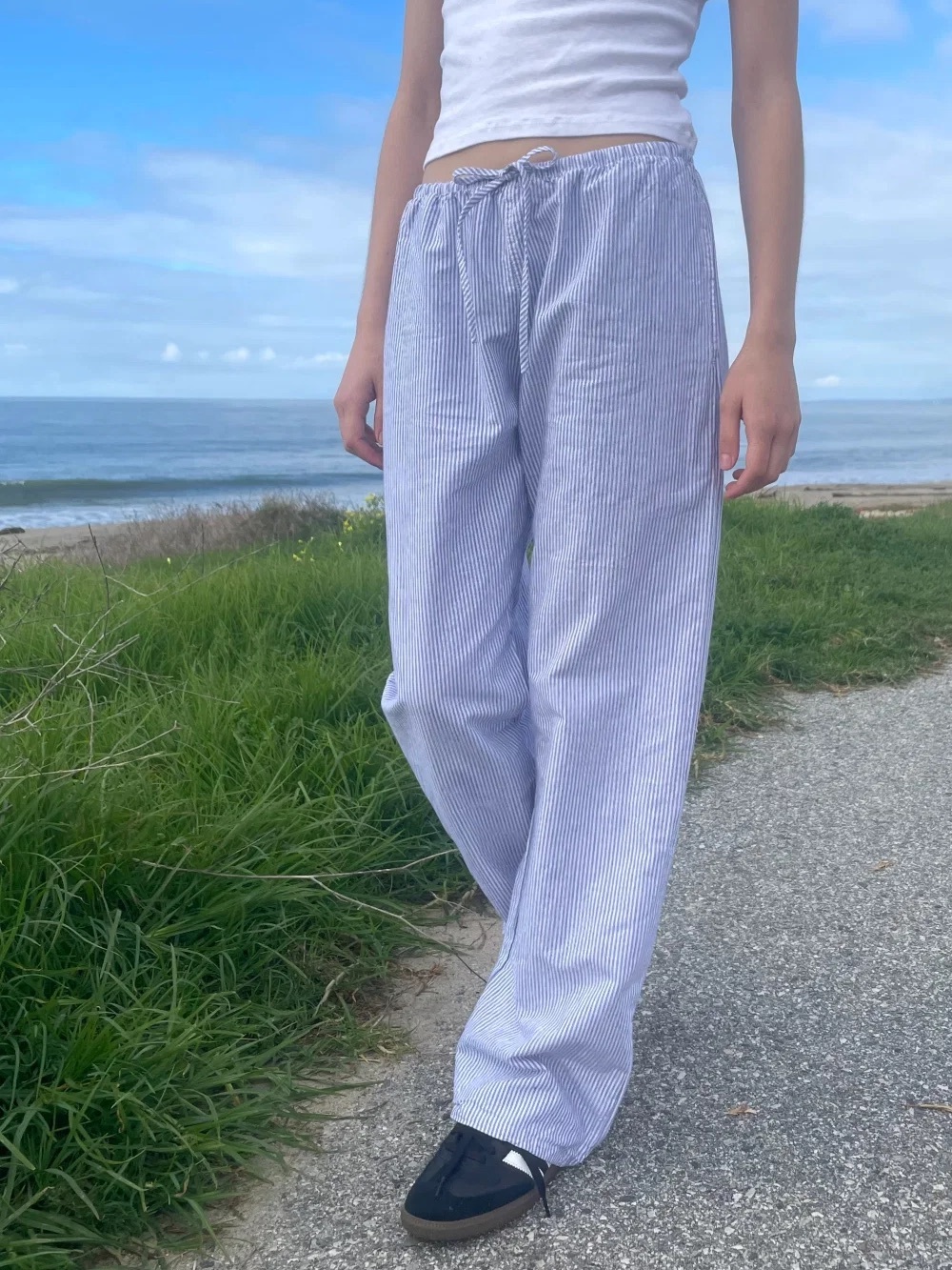 BRANDY MELVILLE Relaxed Drawstring Wide-Leg Pants - Blue Stripe
